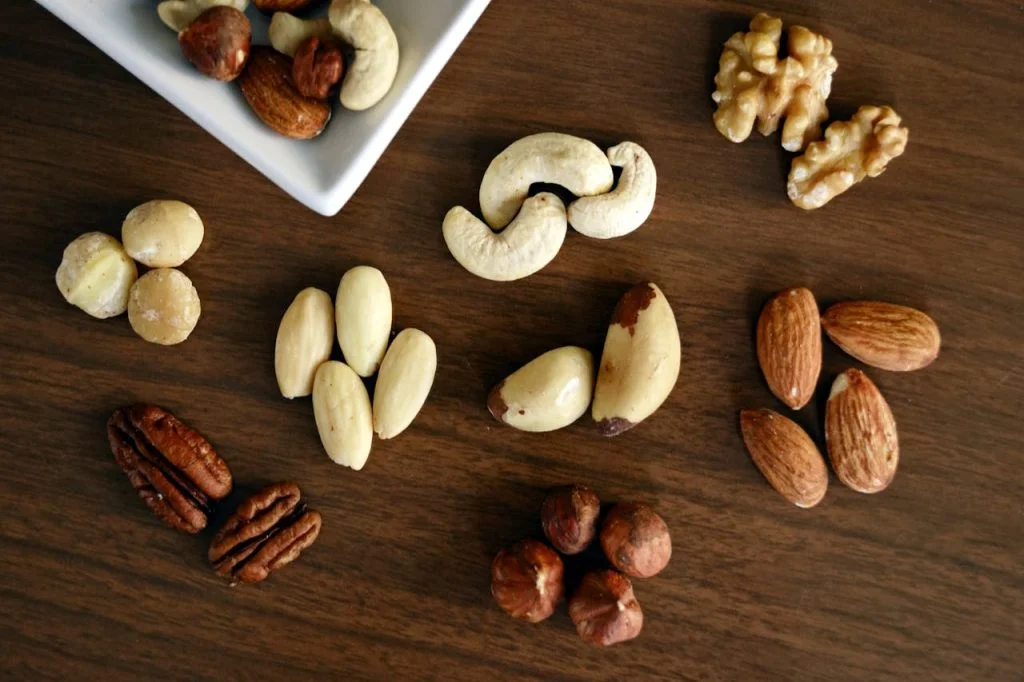 Makanan dan Minuman yang Harus Dihindari - Makanan yang keras dan susah dicincang